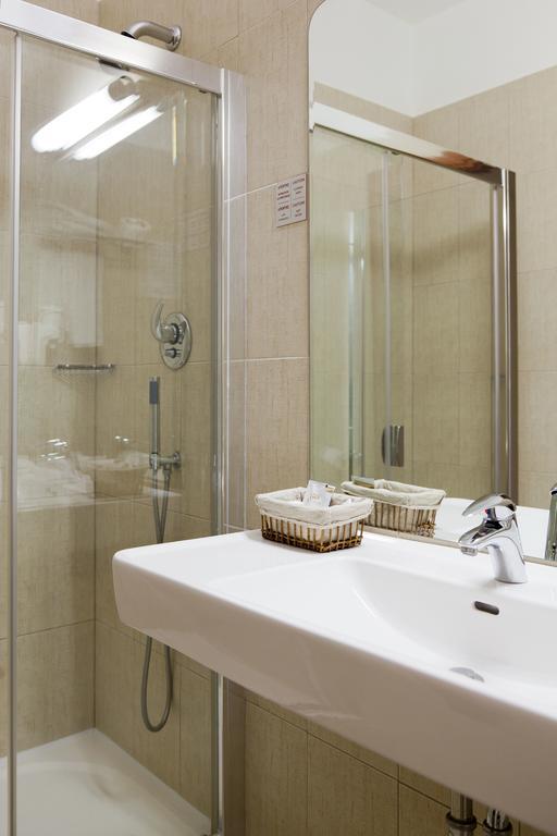 Euro Hotels Gara De Nord Boekarest Kamer foto