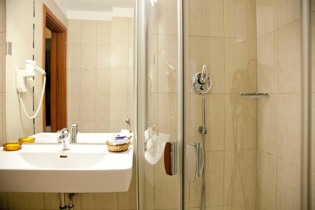 Euro Hotels Gara De Nord Boekarest Kamer foto