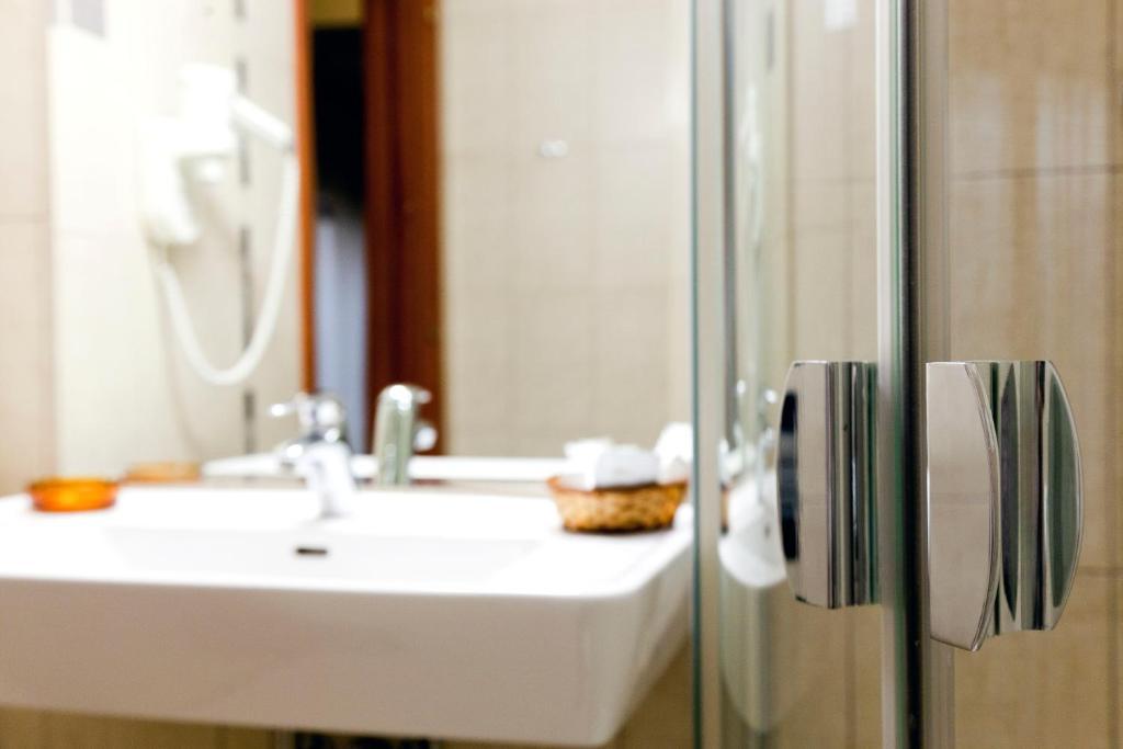Euro Hotels Gara De Nord Boekarest Kamer foto